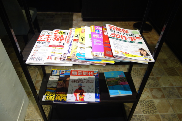 咖啡瑪榭Cafe Marche(台中店)：1040305[官本金文愛台灣]台中市西區從台北紅到台中的甜點之王Café Marché咖啡瑪榭獨棟歐式庭園風美味氣氛棒