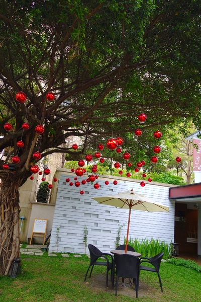 咖啡瑪榭Cafe Marche(台中店)：1040305[官本金文愛台灣]台中市西區從台北紅到台中的甜點之王Café Marché咖啡瑪榭獨棟歐式庭園風美味氣氛棒