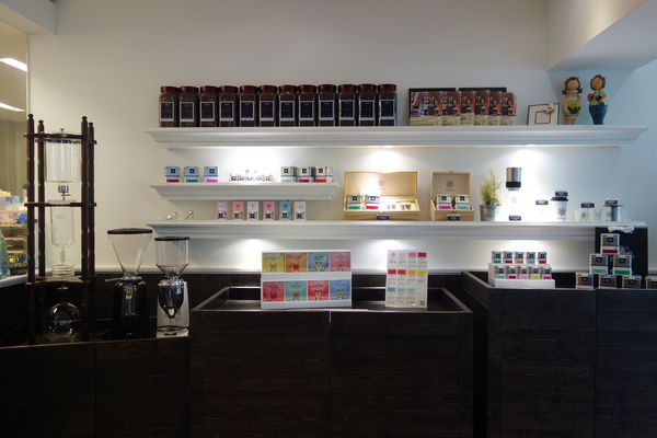 咖啡瑪榭Cafe Marche(台中店)：1040305[官本金文愛台灣]台中市西區從台北紅到台中的甜點之王Café Marché咖啡瑪榭獨棟歐式庭園風美味氣氛棒