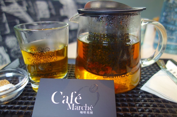 咖啡瑪榭Cafe Marche(台中店)：1040305[官本金文愛台灣]台中市西區從台北紅到台中的甜點之王Café Marché咖啡瑪榭獨棟歐式庭園風美味氣氛棒