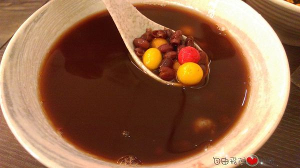 政寶仙草豆花:『口碑券』政寶仙草豆花♡冷冷的冬天來碗熱呼呼的燒仙草吧~!