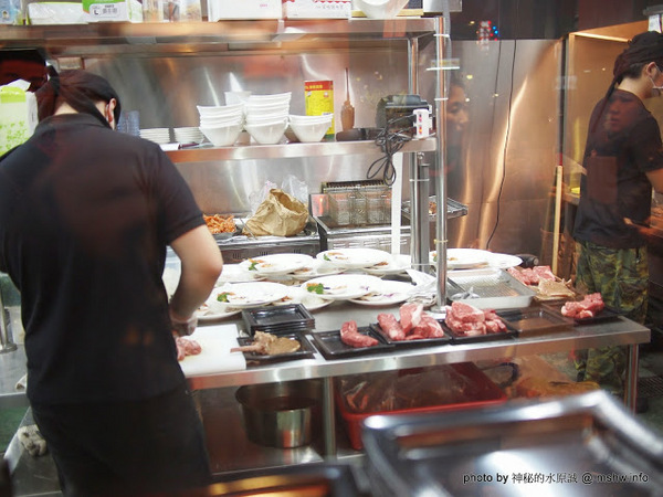 熱火鮮切碳烤牛排館：【食記】新北熱火鮮切碳烤牛排館@永和捷運MRT永安市場 : 肉質鮮甜, 烹調得當, 每一口都是享受!!