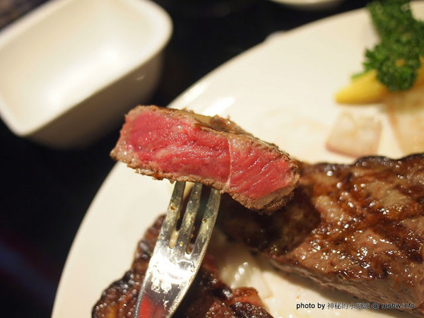 熱火鮮切碳烤牛排館：【食記】新北熱火鮮切碳烤牛排館@永和捷運MRT永安市場 : 肉質鮮甜, 烹調得當, 每一口都是享受!!