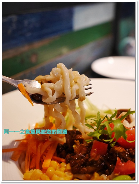 Aqua Kiss 水吻3(師大店)：台電大樓站師大 Aqua Kiss 水吻3 轉戰中式炸醬麵/雞排飯，提供外送喔