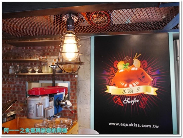 Aqua Kiss 水吻3(師大店)：台電大樓站師大 Aqua Kiss 水吻3 轉戰中式炸醬麵/雞排飯，提供外送喔