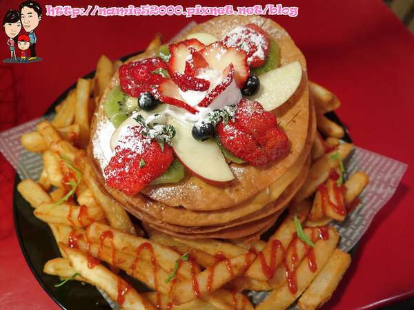 Aqua Kiss 水吻3(師大店)：◆[食-師大]Aqua Kiss 水吻3。另人驚艷的pizza千層塔。台電大樓捷運站美食