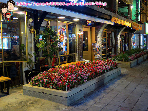 Aqua Kiss 水吻3(師大店)：◆[食-師大]Aqua Kiss 水吻3。另人驚艷的pizza千層塔。台電大樓捷運站美食