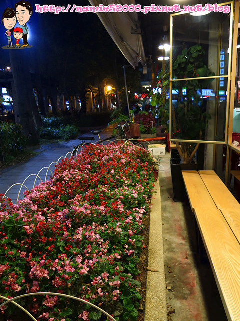 Aqua Kiss 水吻3(師大店)：◆[食-師大]Aqua Kiss 水吻3。另人驚艷的pizza千層塔。台電大樓捷運站美食