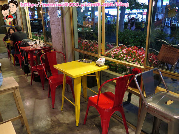 Aqua Kiss 水吻3(師大店)：◆[食-師大]Aqua Kiss 水吻3。另人驚艷的pizza千層塔。台電大樓捷運站美食