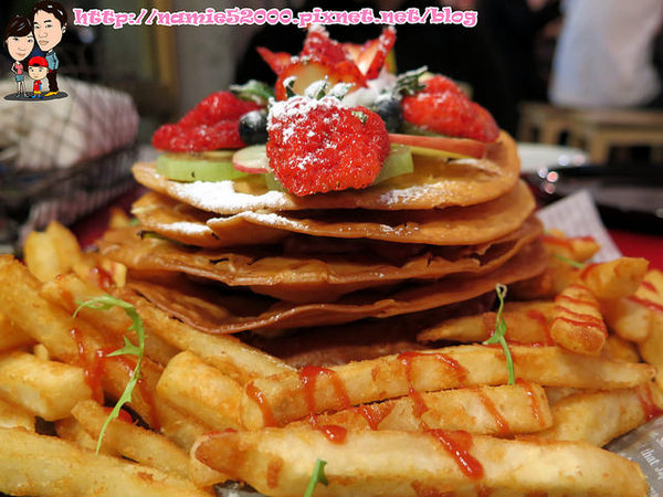 Aqua Kiss 水吻3(師大店)：◆[食-師大]Aqua Kiss 水吻3。另人驚艷的pizza千層塔。台電大樓捷運站美食