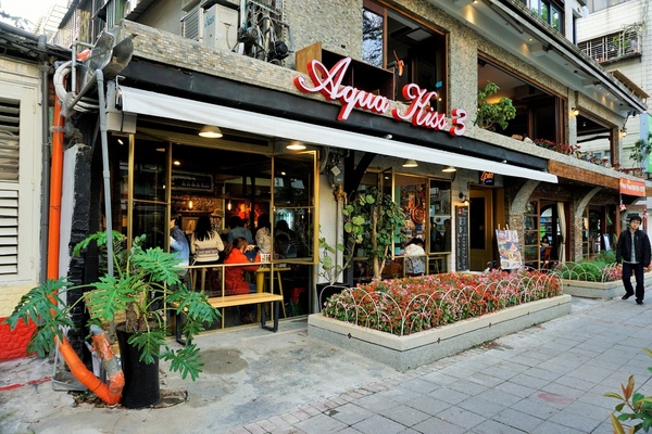 Aqua Kiss 水吻3(師大店)：【師大】Aqua Kiss 水吻3(師大店)。創意美味 披薩千層塔。國境之南的熱情。師大夜市美味冰品。師大美食