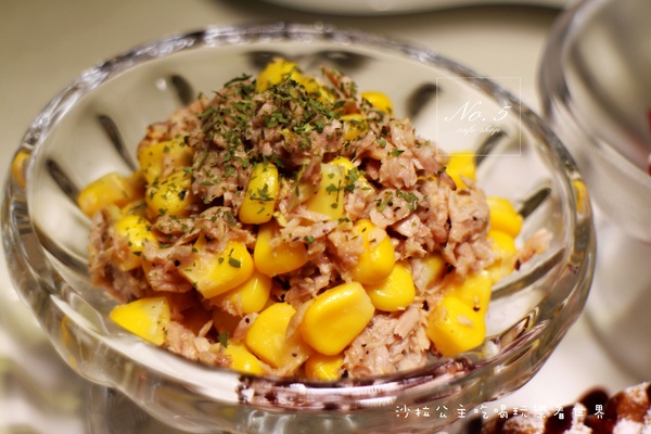 No.5 Cafe：台北信義下午茶『No.5 Cafe』花朵鬆餅.咖啡.近松菸.捷運市政府站