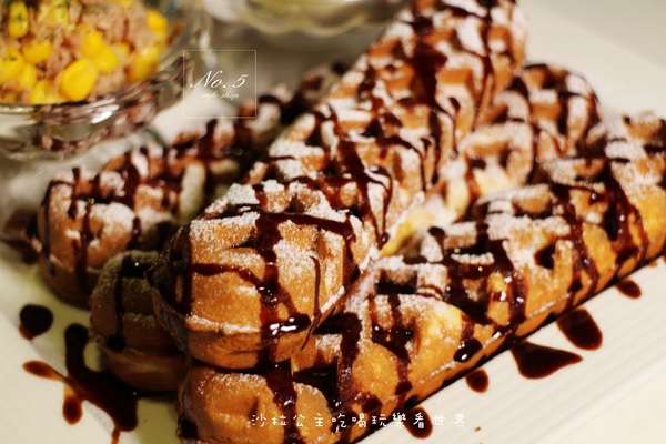 No.5 Cafe：台北信義下午茶『No.5 Cafe』花朵鬆餅.咖啡.近松菸.捷運市政府站