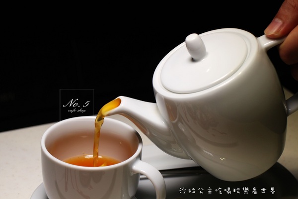 No.5 Cafe：台北信義下午茶『No.5 Cafe』花朵鬆餅.咖啡.近松菸.捷運市政府站