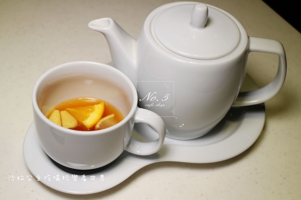 No.5 Cafe：台北信義下午茶『No.5 Cafe』花朵鬆餅.咖啡.近松菸.捷運市政府站