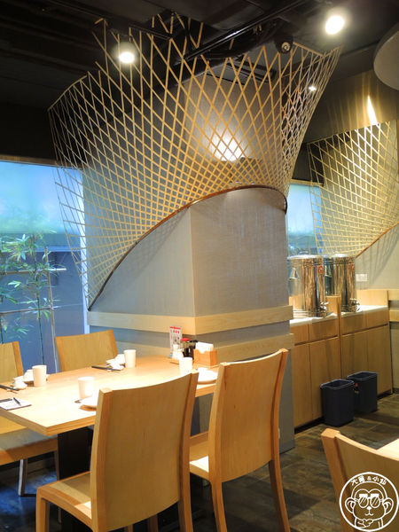 杭州小籠湯包(民生店)：呷飽祙【台北松山･杭州小籠湯包(民生東路店)】鮑魚燕窩也做成湯包