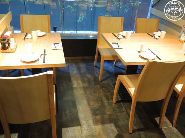 杭州小籠湯包(民生店)：呷飽祙【台北松山･杭州小籠湯包(民生東路店)】鮑魚燕窩也做成湯包