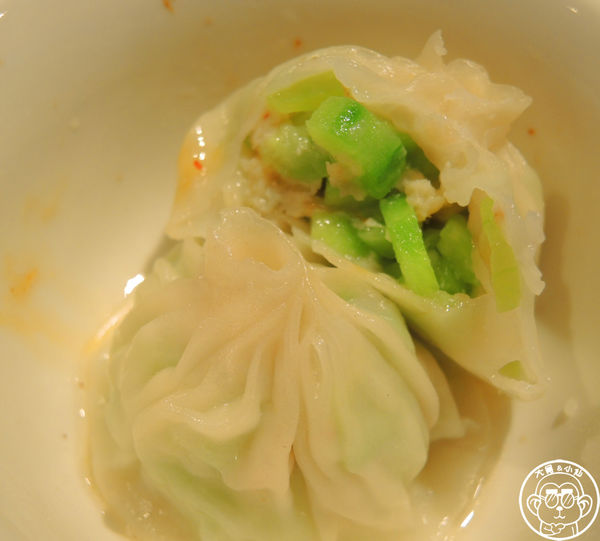 杭州小籠湯包(民生店)：呷飽祙【台北松山･杭州小籠湯包(民生東路店)】鮑魚燕窩也做成湯包