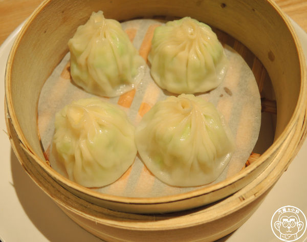 杭州小籠湯包(民生店)：呷飽祙【台北松山･杭州小籠湯包(民生東路店)】鮑魚燕窩也做成湯包