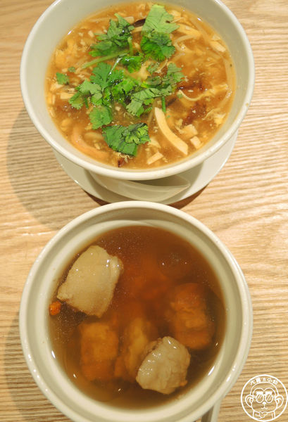 杭州小籠湯包(民生店)：呷飽祙【台北松山･杭州小籠湯包(民生東路店)】鮑魚燕窩也做成湯包