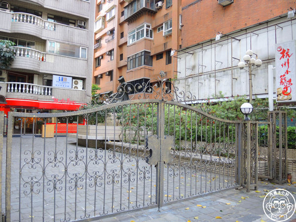 杭州小籠湯包(民生店)：呷飽祙【台北松山･杭州小籠湯包(民生東路店)】鮑魚燕窩也做成湯包