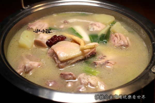 一道氏燉雞(台灣總店)：東區人氣美食『一道氏燉雞(台灣總店)』韓式料理/捷運忠孝敦化站