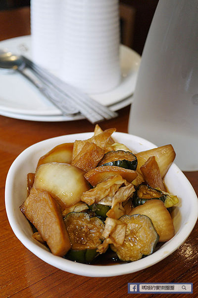 一道氏燉雞(台灣總店):◆台北東區。捷運忠孝敦化【一道氏燉雞台灣總店】韓國直營燉雞專賣店。韓式料理