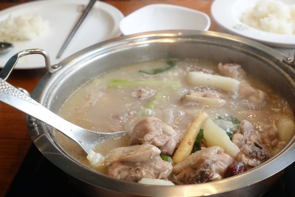 一道氏燉雞(台灣總店):(胖樺食記)台北東區好吃的韓式料理『一道氏燉雞일도씨 찜닭(台灣總店)』,近捷運忠孝敦化站韓國直營燉雞鍋