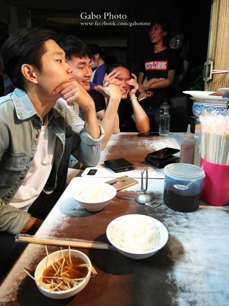 六千牛肉湯：【台南】台南最強最傳奇牛肉湯●六千牛肉湯●讓人又愛又恨的早鳥限定！