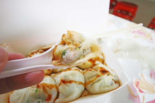 【新竹美食】皇膳湯包-皮薄的爆漿小籠包