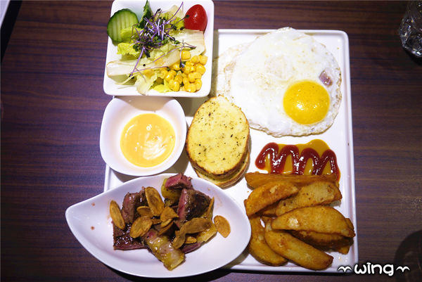 騎士維克餐廳：［台北東區］平價超值份量。【騎士維克餐廳】早午餐/卡菲騎士燉飯/提拉米蘇體驗(忠孝復興站美食)。