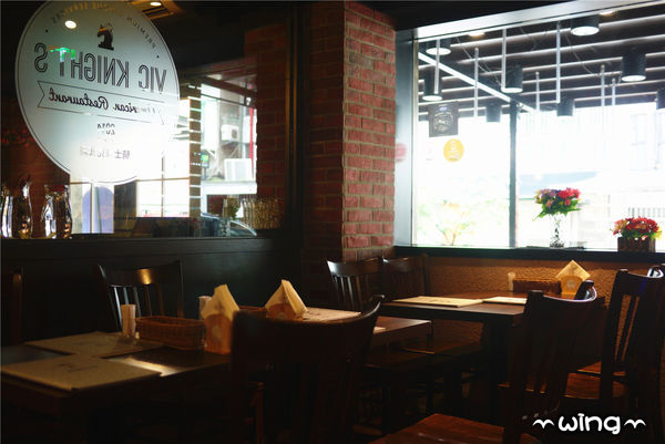 騎士維克餐廳：［台北東區］平價超值份量。【騎士維克餐廳】早午餐/卡菲騎士燉飯/提拉米蘇體驗(忠孝復興站美食)。