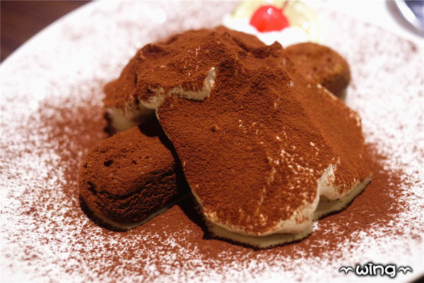 騎士維克餐廳：［台北東區］平價超值份量。【騎士維克餐廳】早午餐/卡菲騎士燉飯/提拉米蘇體驗(忠孝復興站美食)。