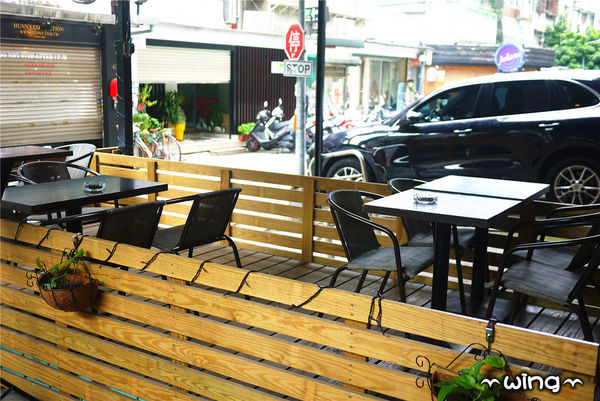 騎士維克餐廳：［台北東區］平價超值份量。【騎士維克餐廳】早午餐/卡菲騎士燉飯/提拉米蘇體驗(忠孝復興站美食)。