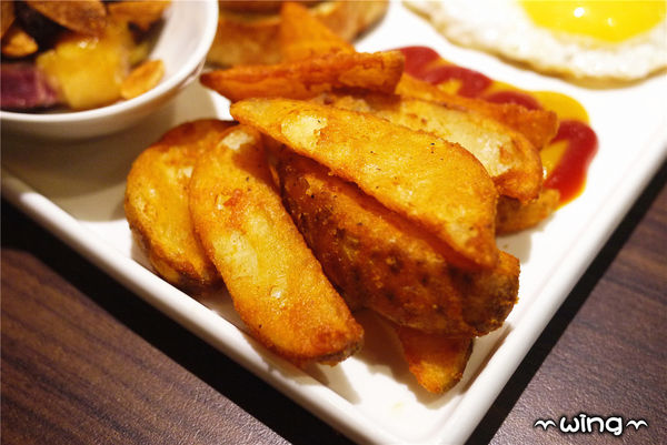 騎士維克餐廳：［台北東區］平價超值份量。【騎士維克餐廳】早午餐/卡菲騎士燉飯/提拉米蘇體驗(忠孝復興站美食)。