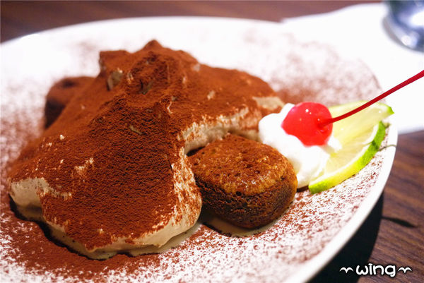 騎士維克餐廳：［台北東區］平價超值份量。【騎士維克餐廳】早午餐/卡菲騎士燉飯/提拉米蘇體驗(忠孝復興站美食)。