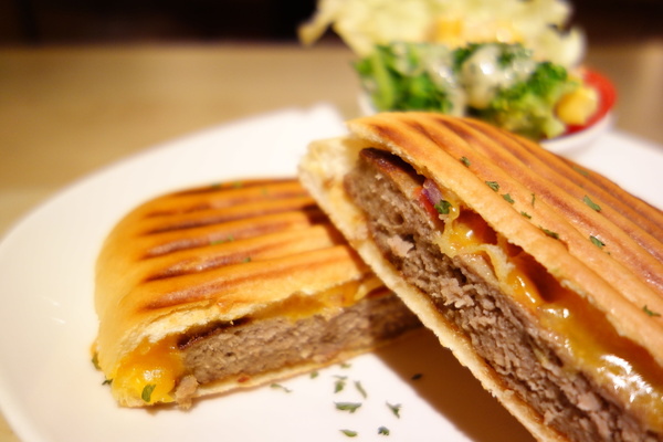 維圖斯咖啡 Café Vitus:維圖斯咖啡 Café Vitus+下午茶+早午餐+南京東路+巷弄+聚會+包場+三明治+帕尼尼+平價美食+布朗尼