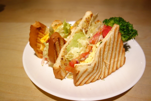 維圖斯咖啡 Café Vitus:維圖斯咖啡 Café Vitus+下午茶+早午餐+南京東路+巷弄+聚會+包場+三明治+帕尼尼+平價美食+布朗尼