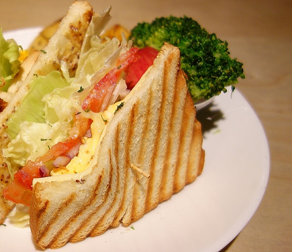 維圖斯咖啡 Café Vitus:維圖斯咖啡 Café Vitus+下午茶+早午餐+南京東路+巷弄+聚會+包場+三明治+帕尼尼+平價美食+布朗尼