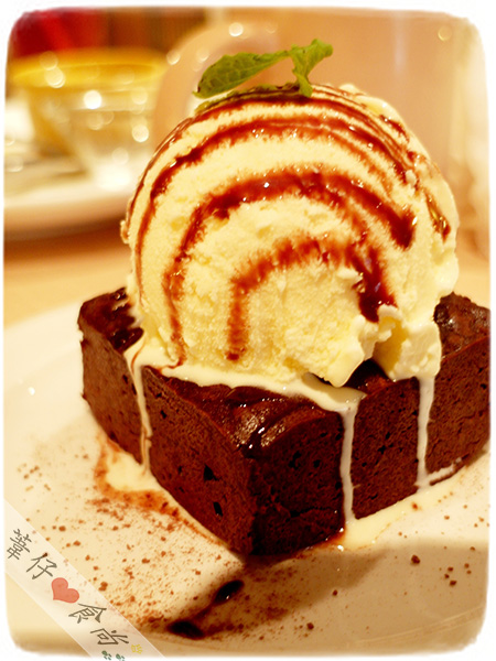 cafe vitus:冰淇淋X熱布朗尼的冰火體驗!!
