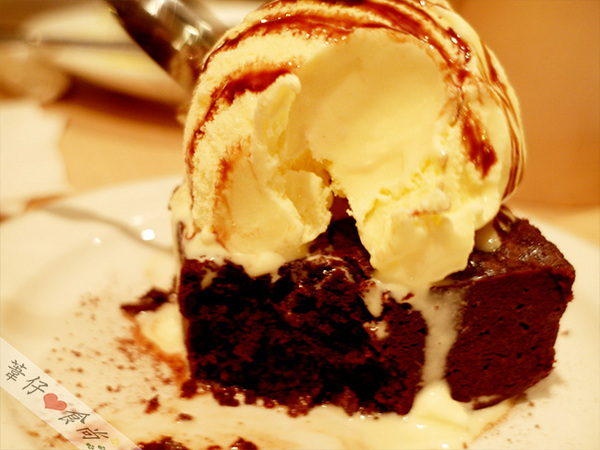 cafe vitus:冰淇淋X熱布朗尼的冰火體驗!!