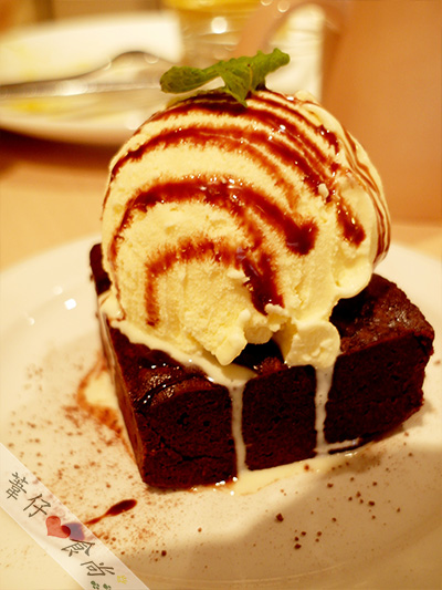 cafe vitus:冰淇淋X熱布朗尼的冰火體驗!!