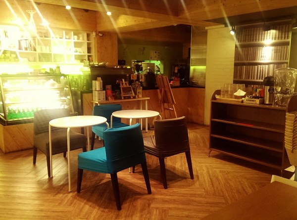 維圖斯咖啡 Café Vitus：《台北》維圖斯咖啡 Café Vitus│小巷中平價早午餐～圓扁帕尼尼、青醬鴨胸歐姆蛋捲＠台北小巨蛋站