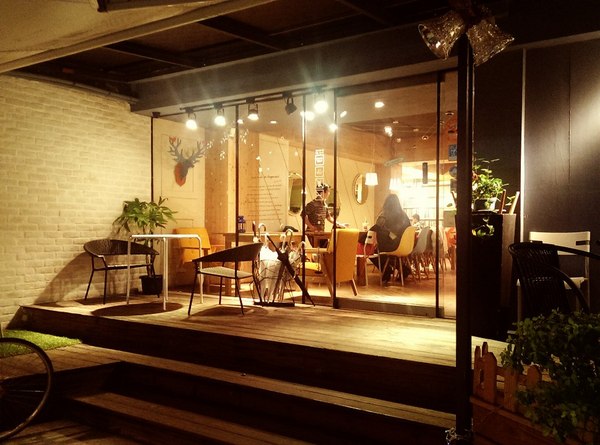 維圖斯咖啡 Café Vitus：《台北》維圖斯咖啡 Café Vitus│小巷中平價早午餐～圓扁帕尼尼、青醬鴨胸歐姆蛋捲＠台北小巨蛋站