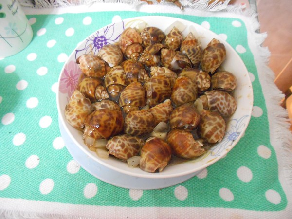 祿祿小館：塔香鳳螺~