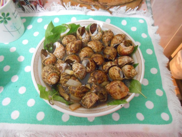 祿祿小館：塔香鳳螺~