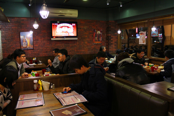 1885 Buger Store(市民店)：[台北]平價+份量多 美味漢堡 1885 Burger Store