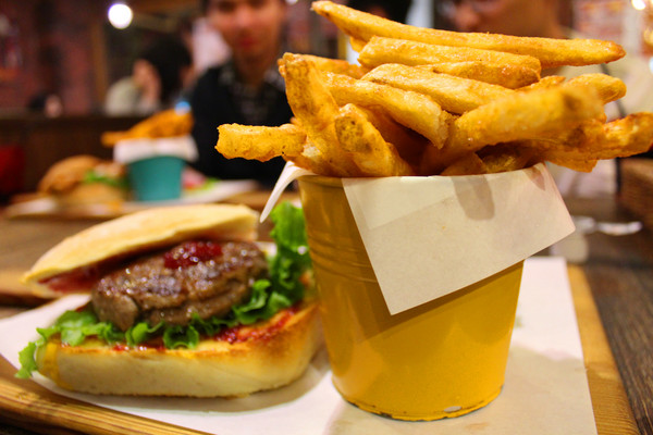 1885 Buger Store(市民店)：[台北]平價+份量多 美味漢堡 1885 Burger Store