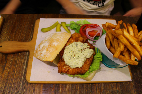 1885 Buger Store(市民店)：[台北]平價+份量多 美味漢堡 1885 Burger Store