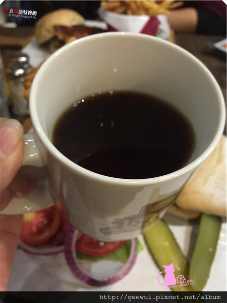 1885 Buger Store(市民店)：台北採點趣～美味漢堡一手掌握！市民大道美食@1885 Burger 多汁蘑菇蔬菜哈伯蒂起司漢堡好好吃！漢堡就是要夾薯條一起吃啦！